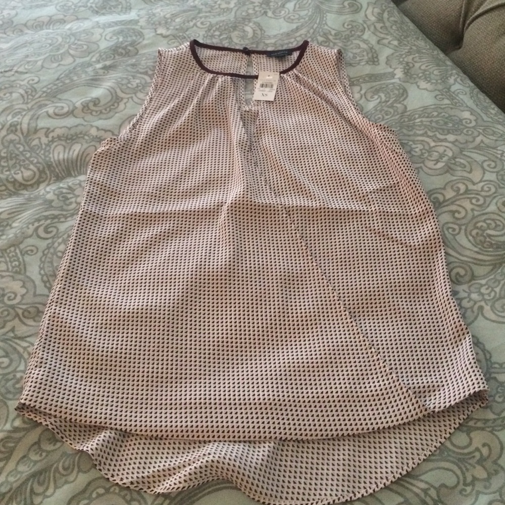 Ann Taylor Black and White Sleeveless Top